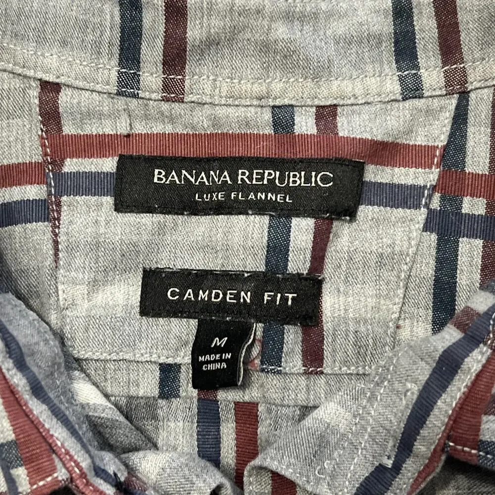 Banana Republic Men’s Grey Red Blue Plaid Camden Fit Button Up Size Medium (A34)